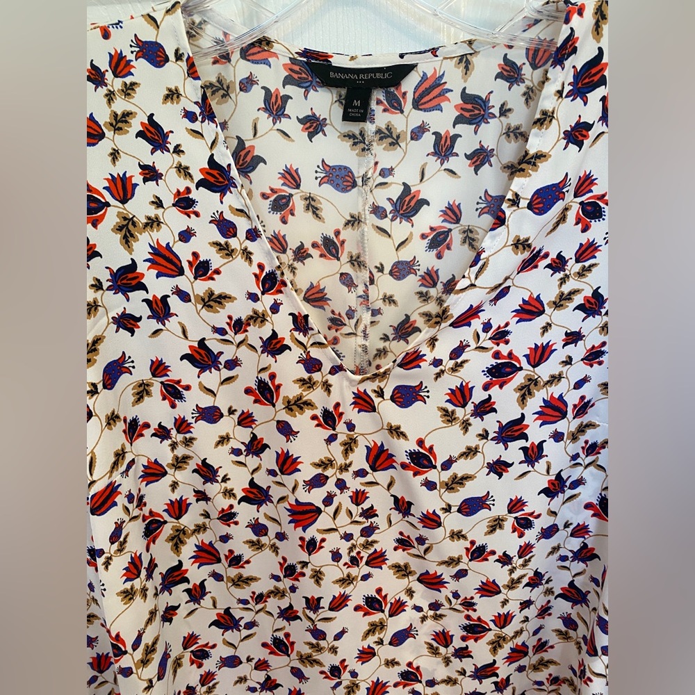 Banana Republic V-Neck Long Sleeve Top - Picture 2 of 6